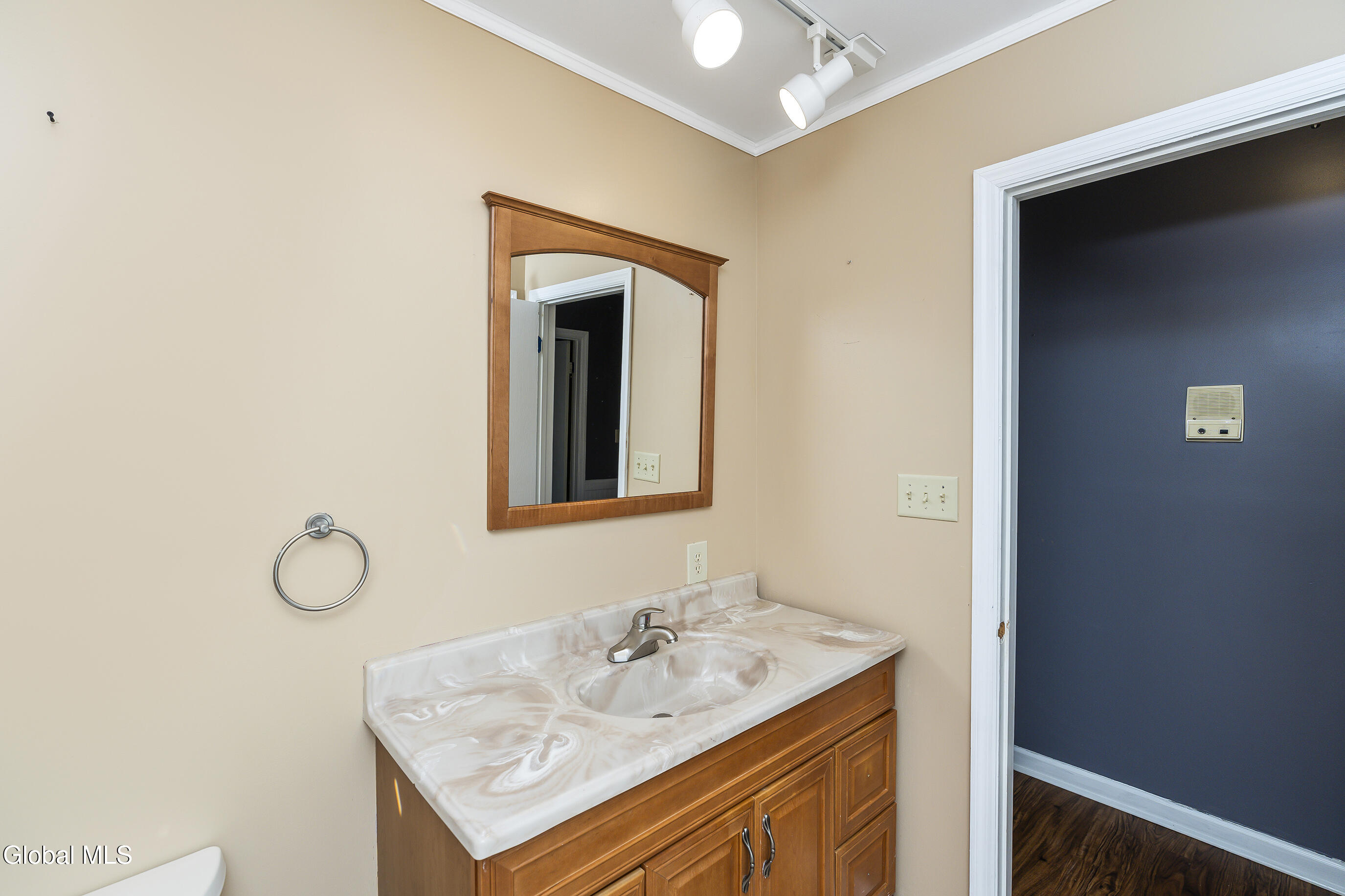 722 Feura Bush Road Bethlehem, NY 12054 - Photo 24 of 34 035-722-Feura-Bush-Road-Delmar-NY-12054