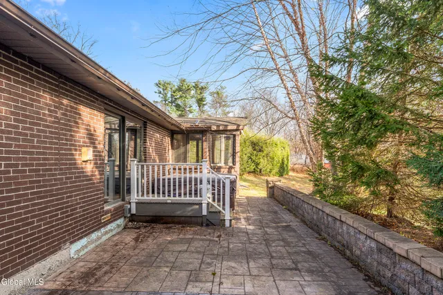 $399,000 | 722 Feura Bush Road, Bethlehem, NY 12054