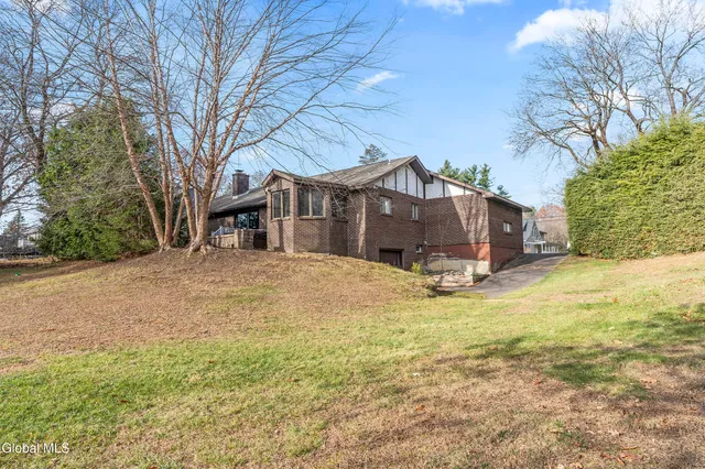 $399,000 | 722 Feura Bush Road, Bethlehem, NY 12054