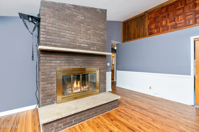 $399,000 | 722 Feura Bush Road, Bethlehem, NY 12054