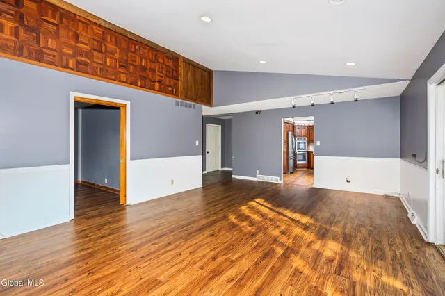 $399,000 | 722 Feura Bush Road, Bethlehem, NY 12054