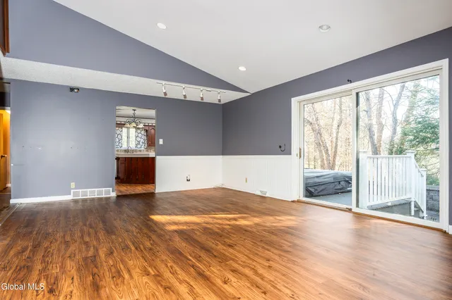 $399,000 | 722 Feura Bush Road, Bethlehem, NY 12054