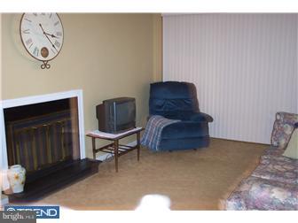 1125 Ripley Street Philadelphia, PA 19111 - Photo 3 of 10 Living Room