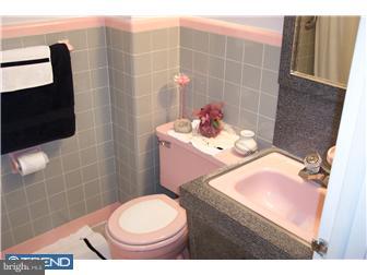 1125 Ripley Street Philadelphia, PA 19111 - Photo 6 of 10 Bathroom