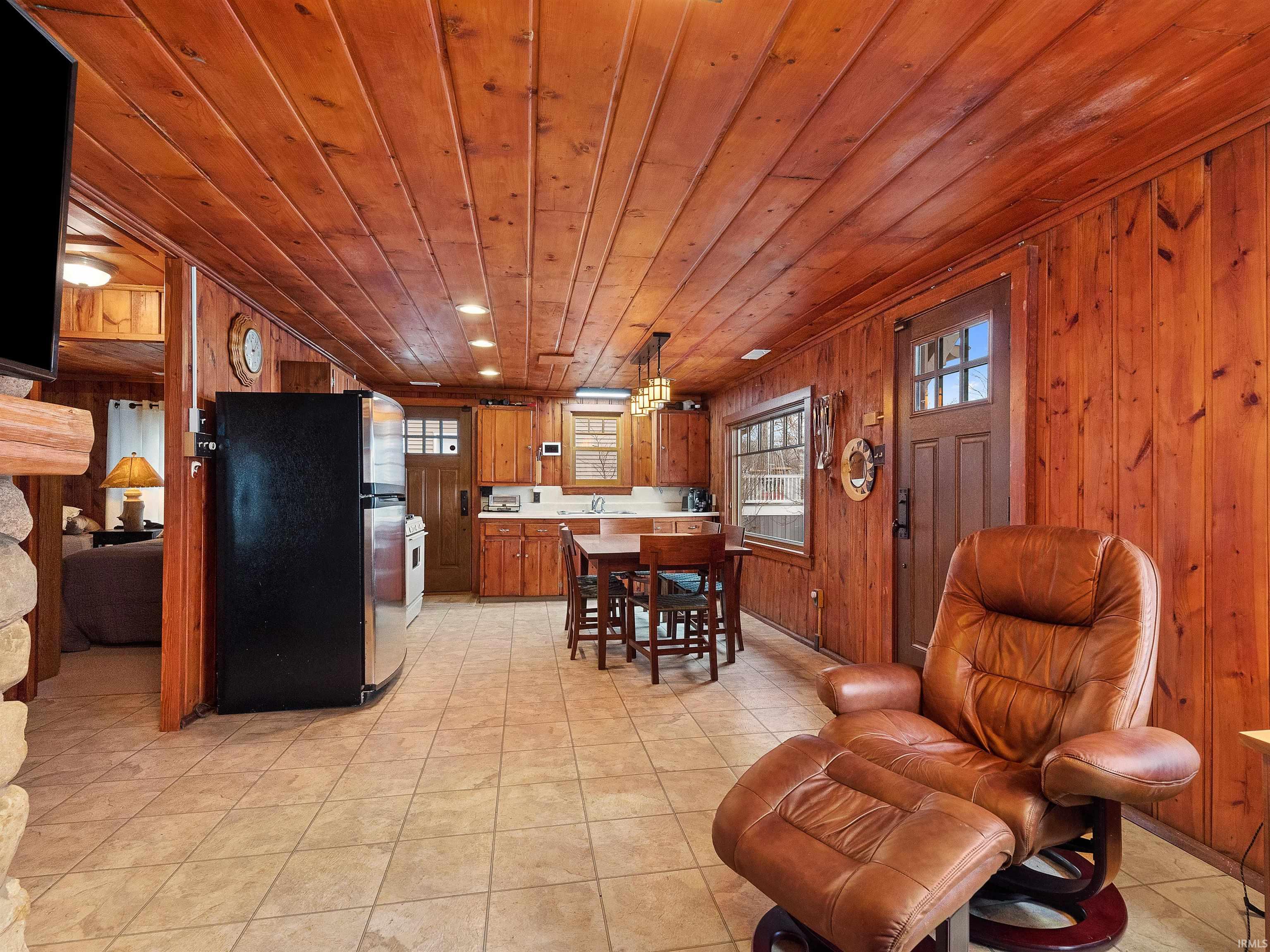 2925 West Sycamore Beach Road Angola, IN 46703 - Photo 9 of 24 Gallery Image 9
