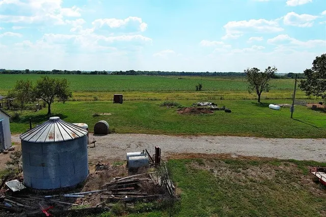 $325,000 | 450 Southeast 70th Lane, Lamar, MO 64759