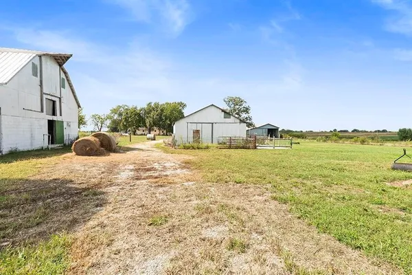 $325,000 | 450 Southeast 70th Lane, Lamar, MO 64759