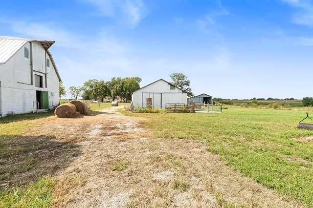 $325,000 | 450 Southeast 70th Lane, Lamar, MO 64759