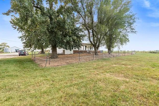 $325,000 | 450 Southeast 70th Lane, Lamar, MO 64759