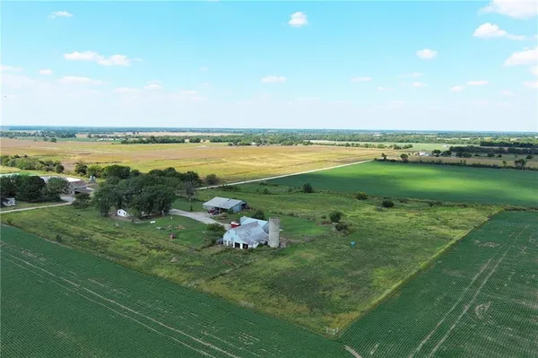 $325,000 | 450 Southeast 70th Lane, Lamar, MO 64759