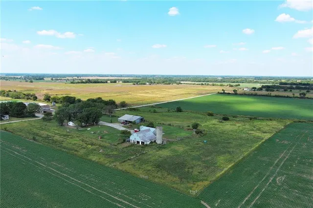 $325,000 | 450 Southeast 70th Lane, Lamar, MO 64759