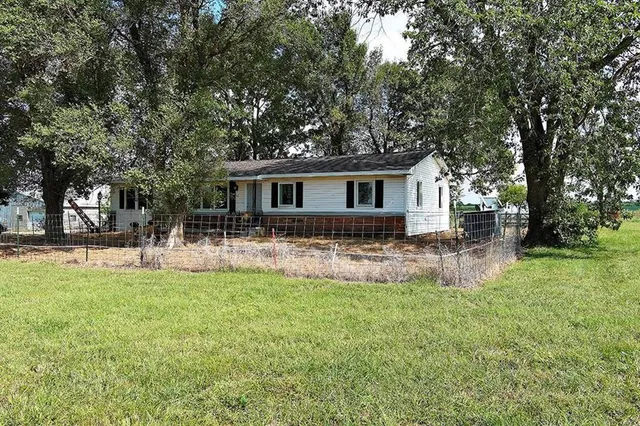 $325,000 | 450 Southeast 70th Lane, Lamar, MO 64759