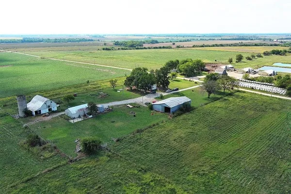 $325,000 | 450 Southeast 70th Lane, Lamar, MO 64759