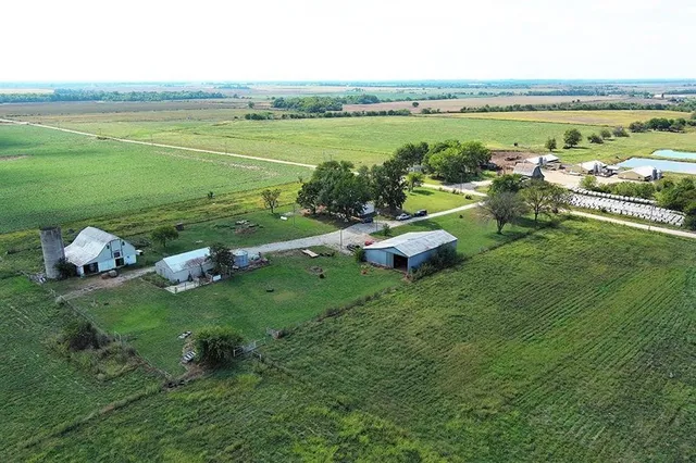 $325,000 | 450 Southeast 70th Lane, Lamar, MO 64759