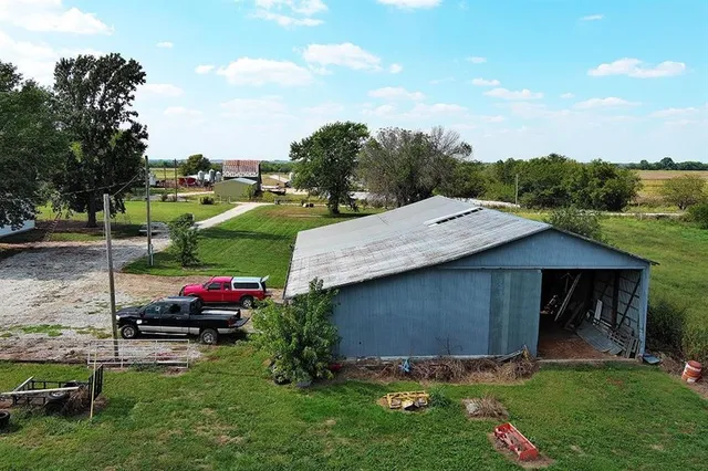 $325,000 | 450 Southeast 70th Lane, Lamar, MO 64759