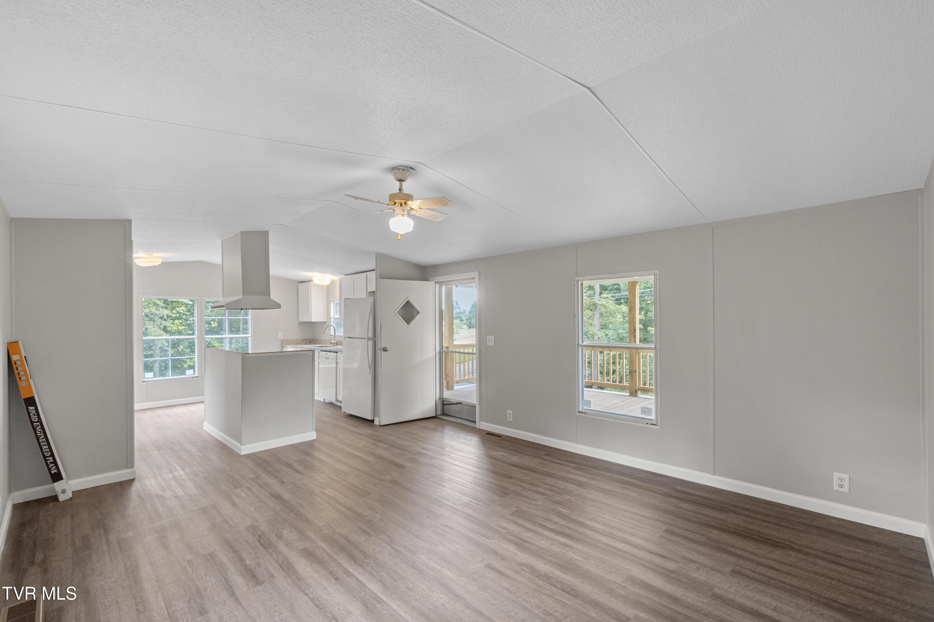 260 Round Knob Road Greeneville, TN 37743 - Photo 26 of 26 Roberts living area 2