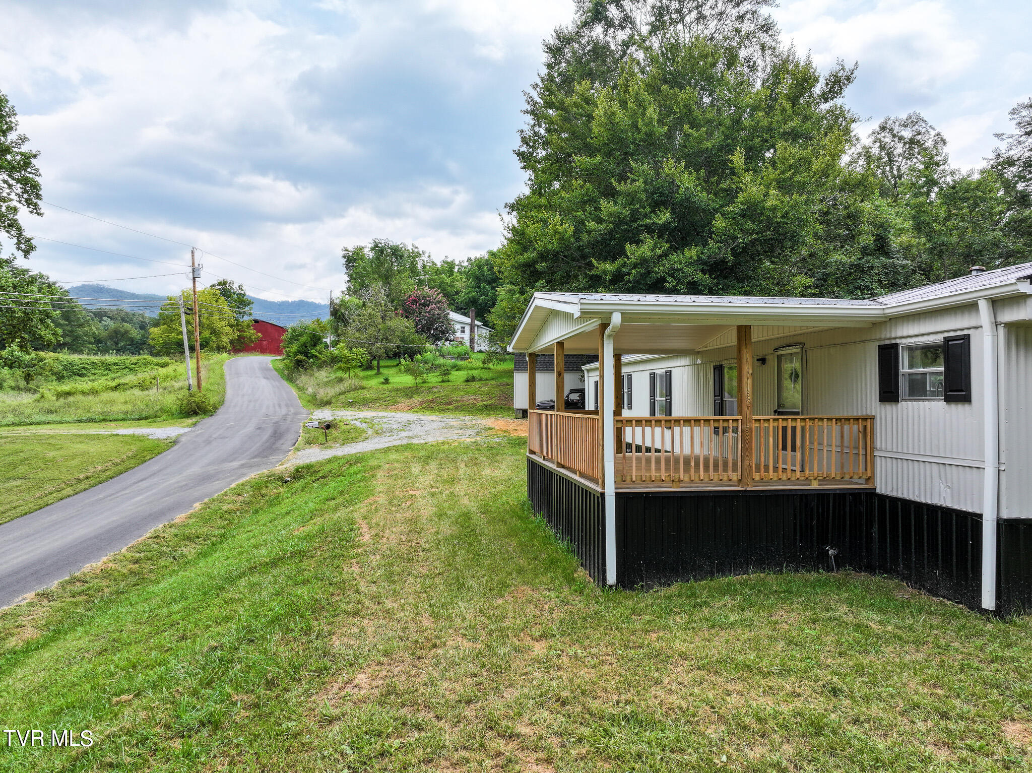 260 Round Knob Road Greeneville, TN 37743 - Photo 5 of 26 Roberts R Road 2