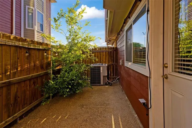 a view of a pathway along a building