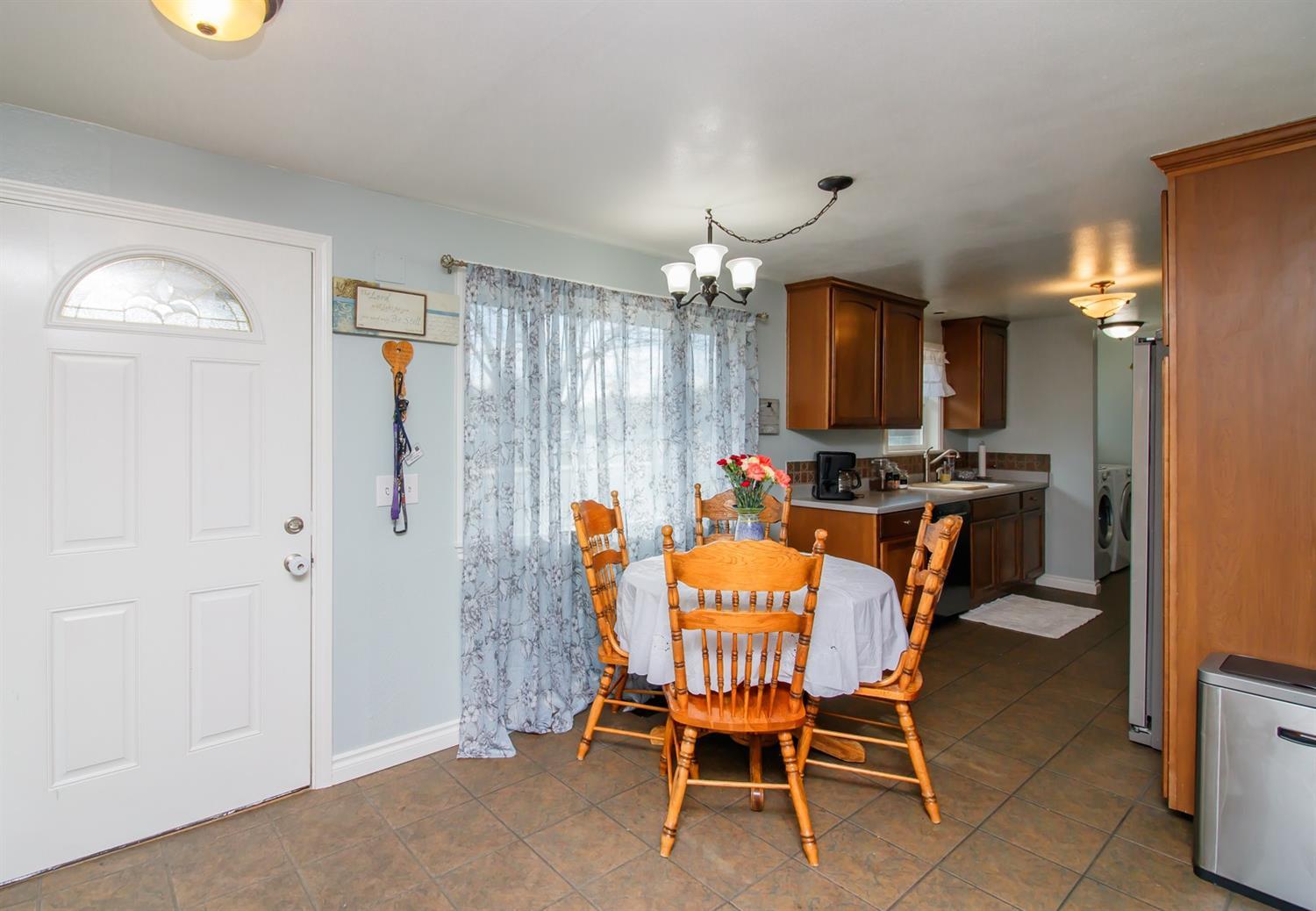 480 Elm Way Eagle Point, OR 97524 - Photo 4 of 26 Additional Photo
