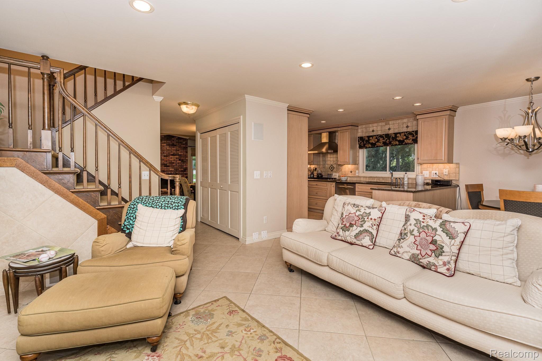 846 Leinster Road Rochester, MI 48309 - Photo 15 of 35 846 Leinster MLS-W014.jpg