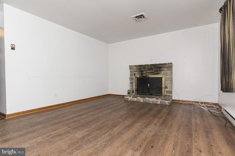 905 Carsins Run Road Aberdeen, MD 21001 - Photo 3 of 27 Living Room