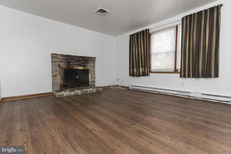 905 Carsins Run Road Aberdeen, MD 21001 - Photo 4 of 27 Living Room