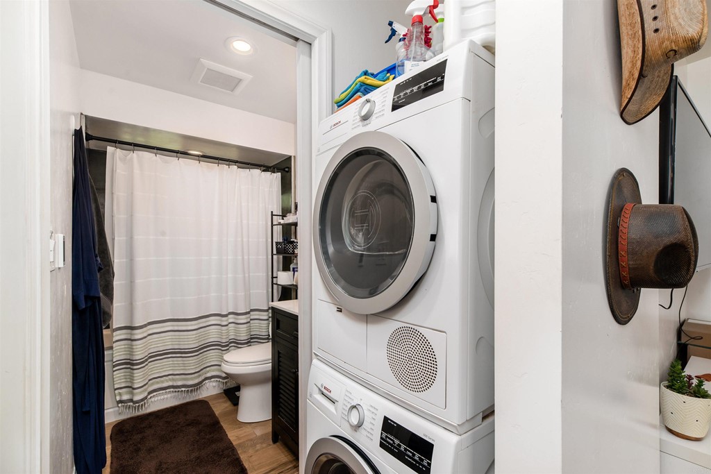 1168 Alpine Heights Road Alpine, CA 91901 - Photo 29 of 72 a utility room with dryer and washer