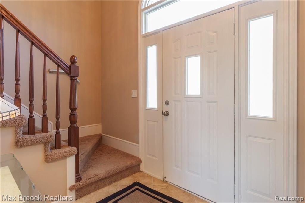 2223 Crystal Drive, Unit 24 Rochester Hills, MI 48309 - Photo 3 of 41