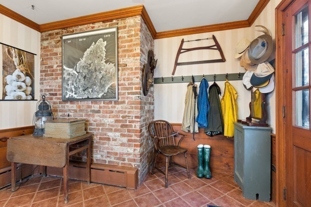 2 Lane Road Gloucester, MA 01930 - Photo 12 of 32