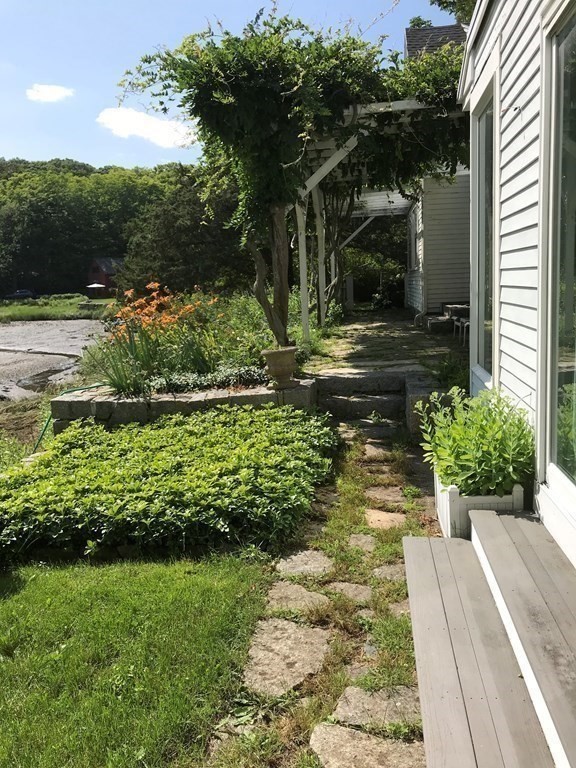 2 Lane Road Gloucester, MA 01930 - Photo 30 of 32