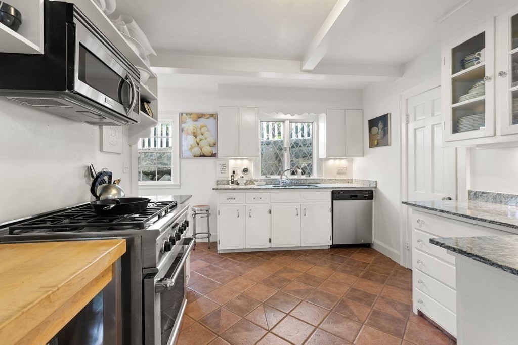 2 Lane Road Gloucester, MA 01930 - Photo 6 of 32