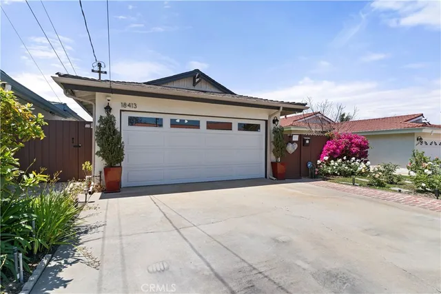 a front view of house with yard