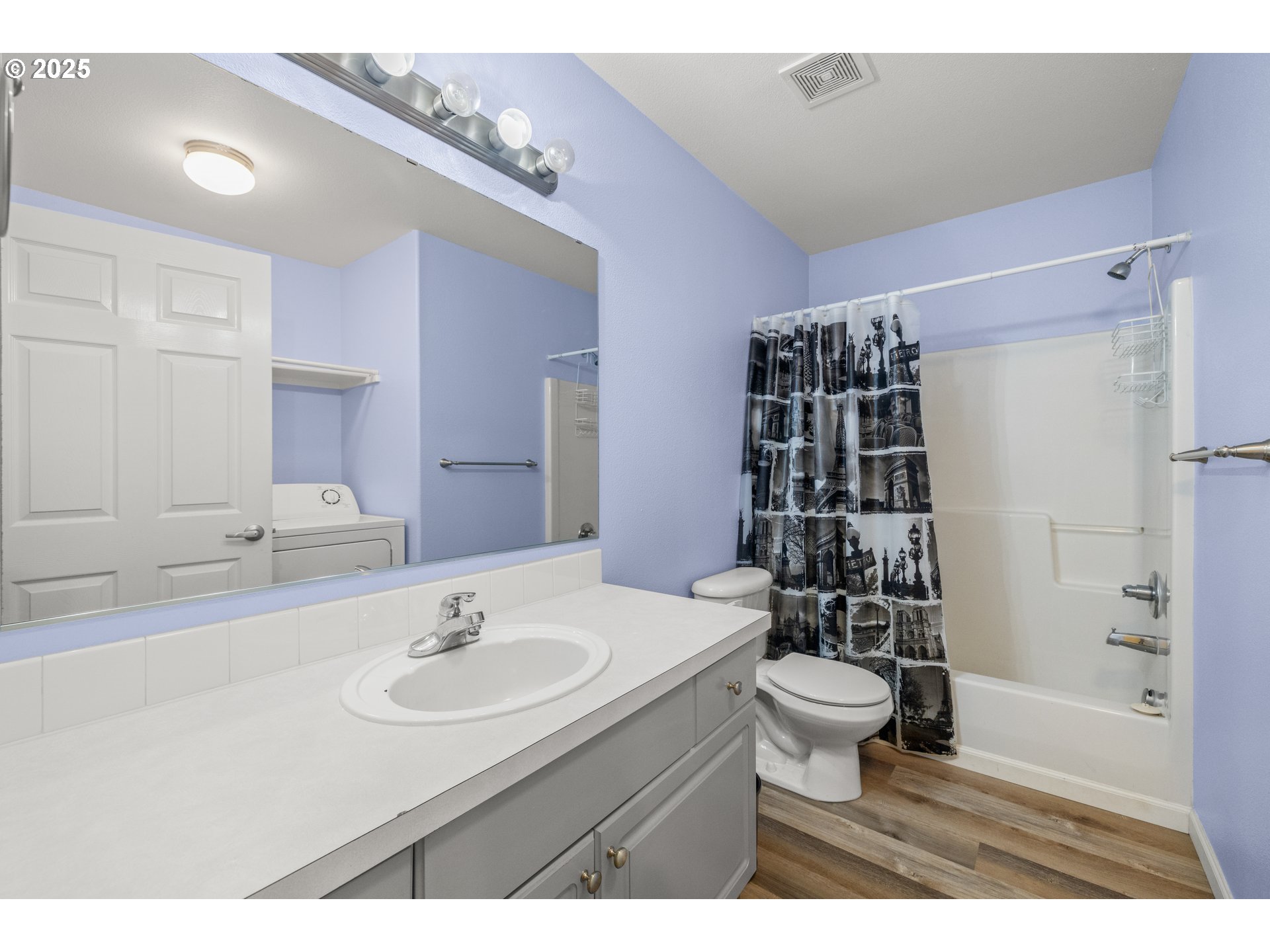 962 Southwest Junction Place Gresham, OR 97080 - Photo 13 of 30 Bathroom