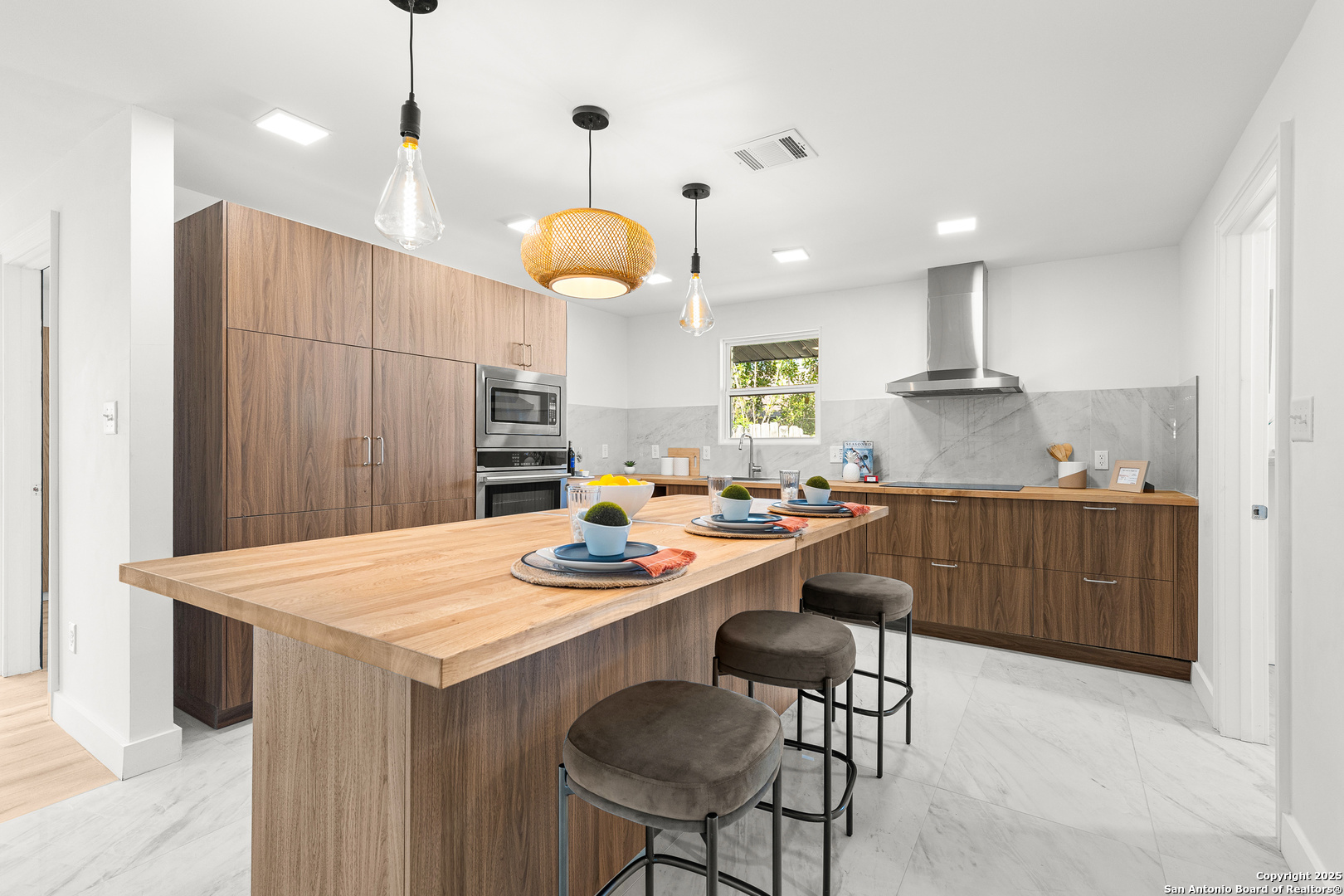 446 Spaceway Drive Windcrest, TX 78239 - Photo 13 of 28 a large kitchen with a table and chairs