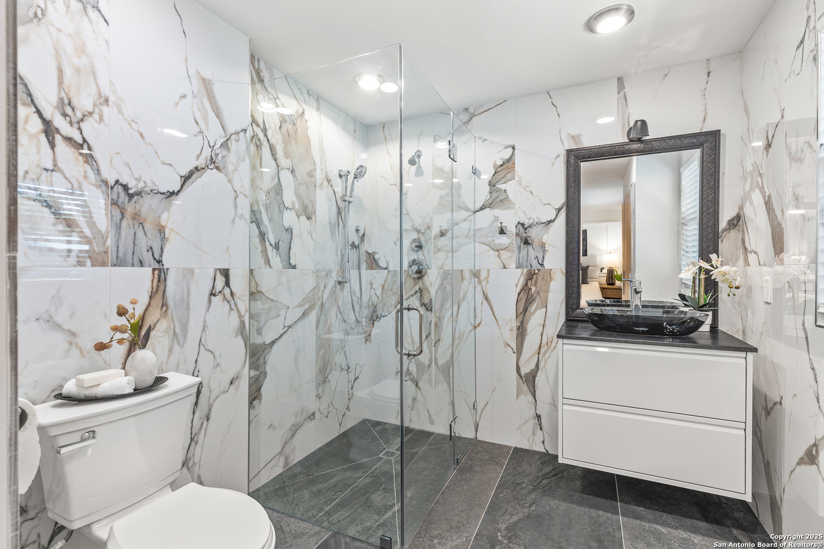 446 Spaceway Drive Windcrest, TX 78239 - Photo 19 of 28 a bathroom with a shower a toilet and sink