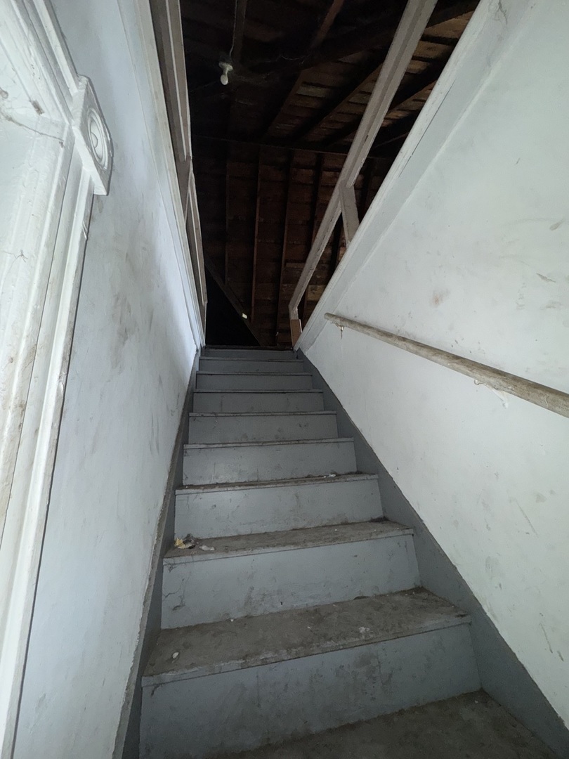 7051 South Princeton Avenue Chicago, IL 60621 - Photo 11 of 19 a view of entryway