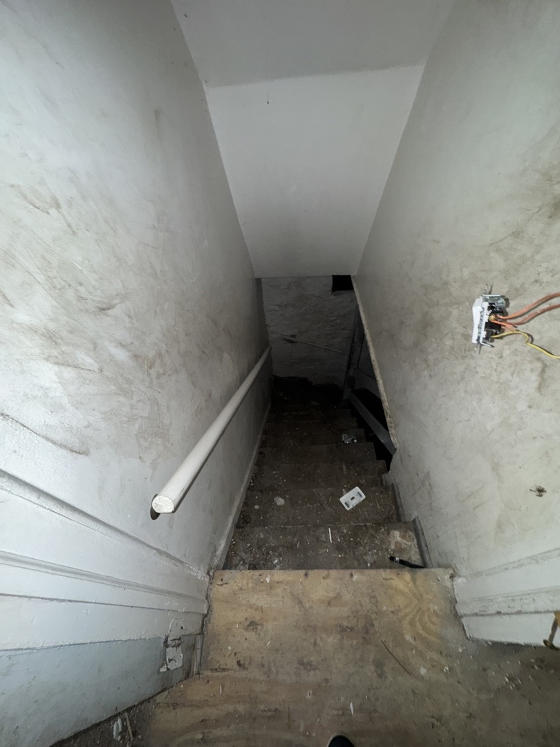 7051 South Princeton Avenue Chicago, IL 60621 - Photo 13 of 19 a view of entryway