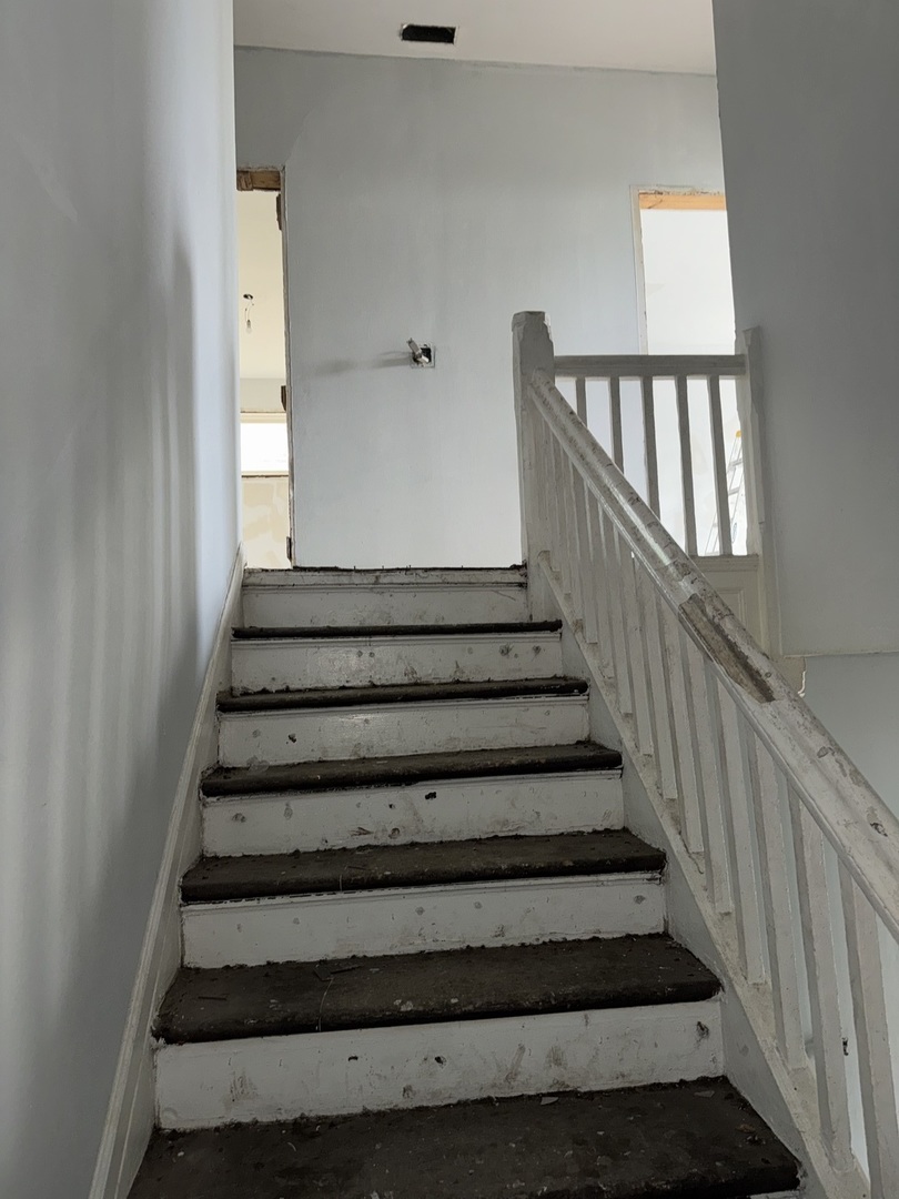 7051 South Princeton Avenue Chicago, IL 60621 - Photo 5 of 19 a view of entryway