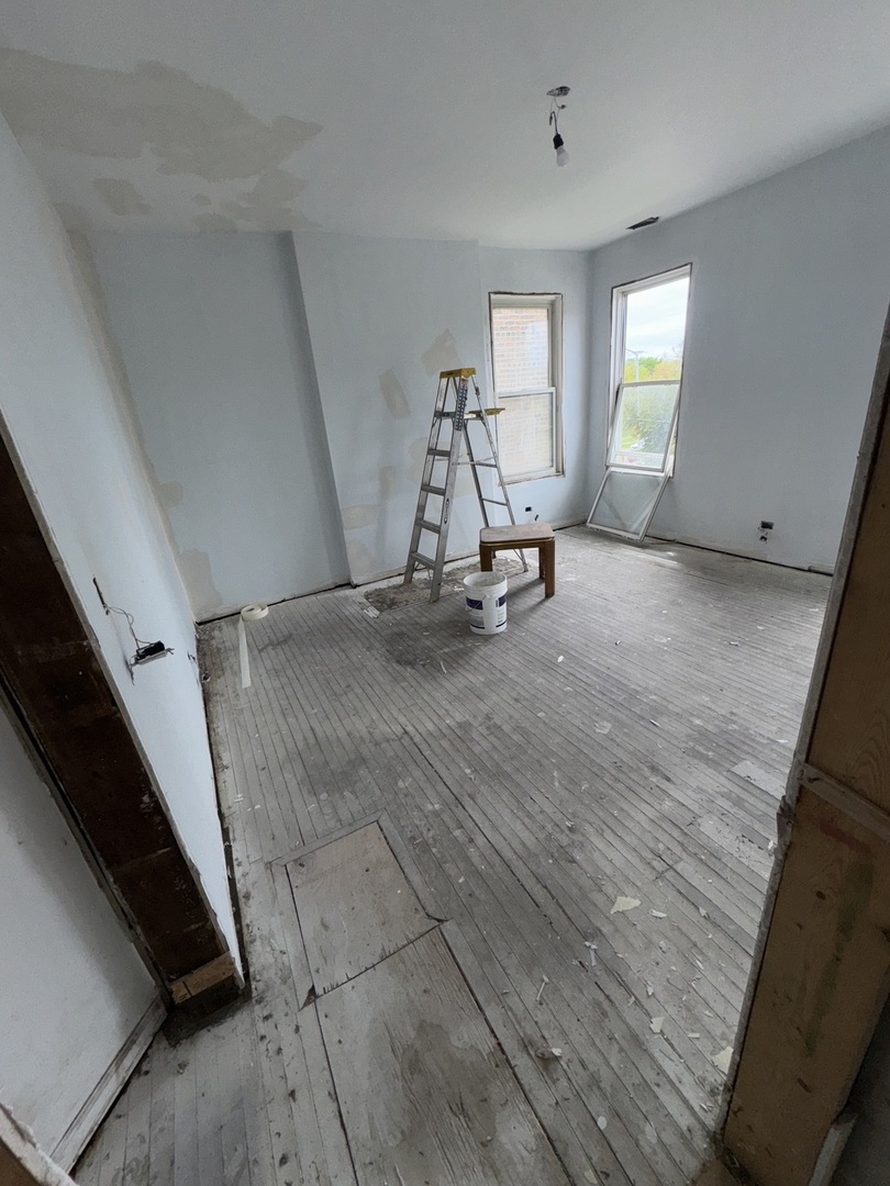 7051 South Princeton Avenue Chicago, IL 60621 - Photo 8 of 19 a view of a room with gym equipment