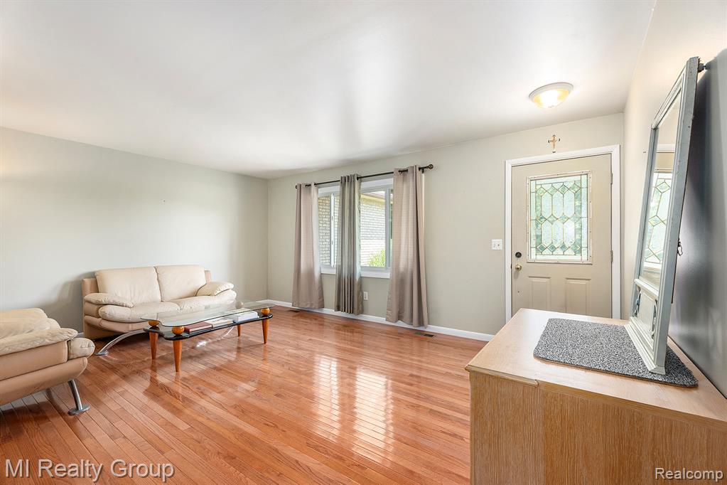 55979 Mound Road Utica, MI 48316 - Photo 6 of 31 Gallery Image 6