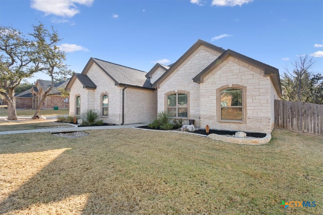 102 Rancho Del Lago Lane Belton, TX 76513 - Photo 2 of 40