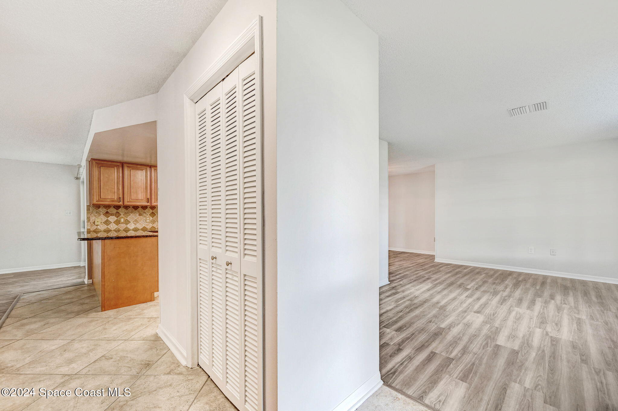 281 Sandy Run Melbourne, FL 32940 - Photo 3 of 69 37-web-or-mls-DSC_0384
