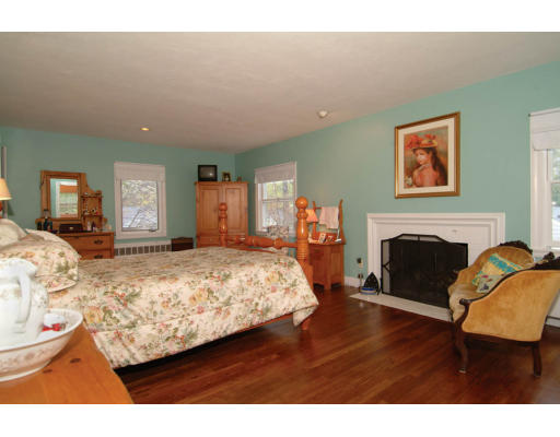 62 Edgefield Road Newton, MA 02468 - Photo 6 of 12