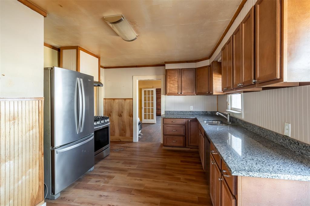 3710 County Road 334 Tyler, TX 75708 - Photo 11 of 29 a kitchen with stainless steel appliances granite countertop a refrigerator a sink a stove and island