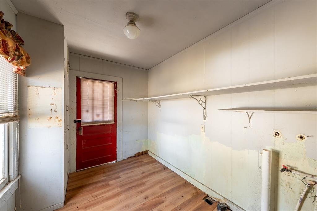3710 County Road 334 Tyler, TX 75708 - Photo 19 of 29 a view of walk in closet with window