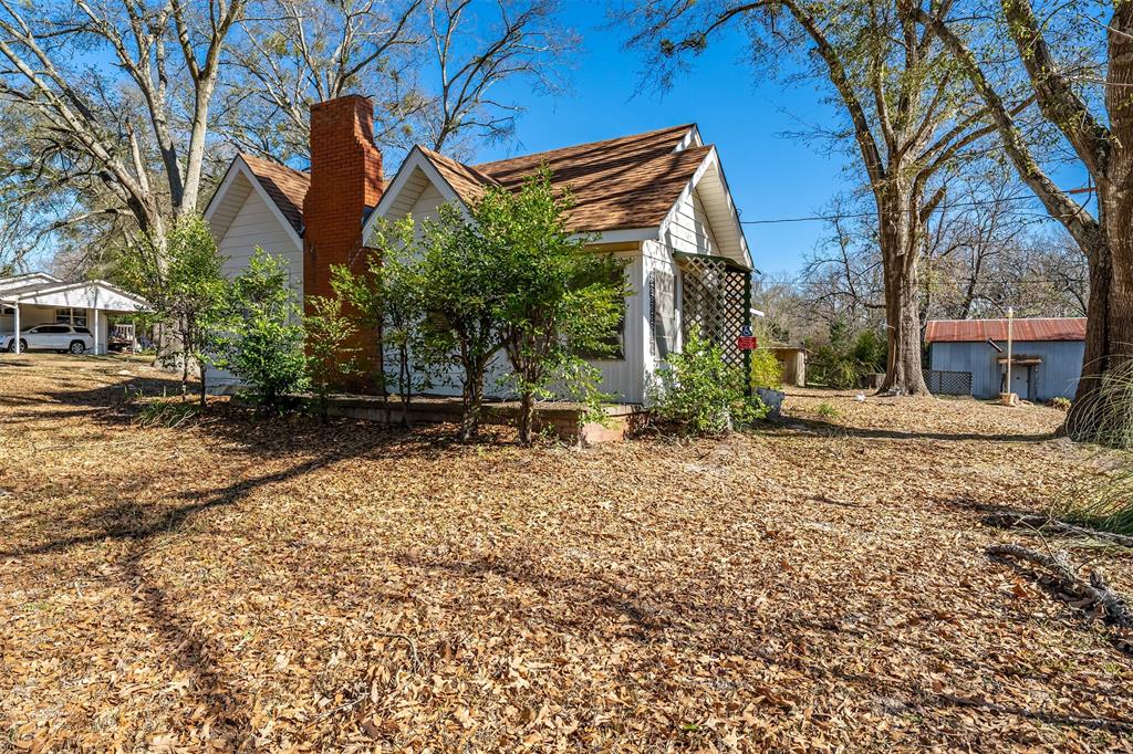 3710 County Road 334 Tyler, TX 75708 - Photo 3 of 29 a backyard of a house with lots of green space