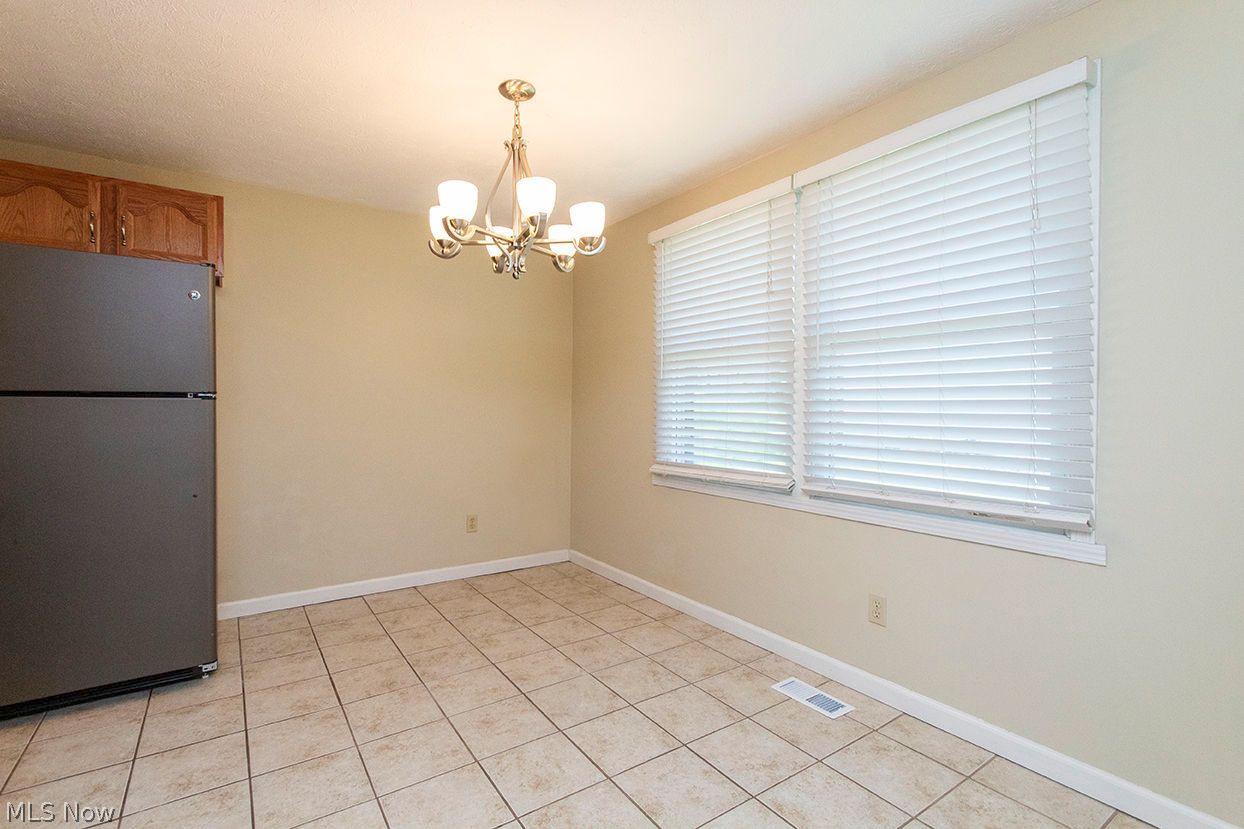 816 Wadsworth Road, Unit A7 Medina, OH 44256 - Photo 5 of 29 Kitchen Eating Area