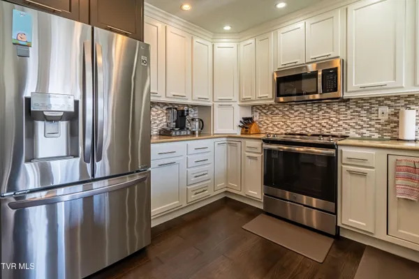 $595,000 | 20220 Colony Lane, Bristol, VA 24202