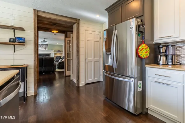 $595,000 | 20220 Colony Lane, Bristol, VA 24202