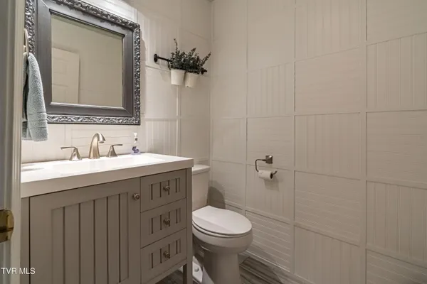 $595,000 | 20220 Colony Lane, Bristol, VA 24202